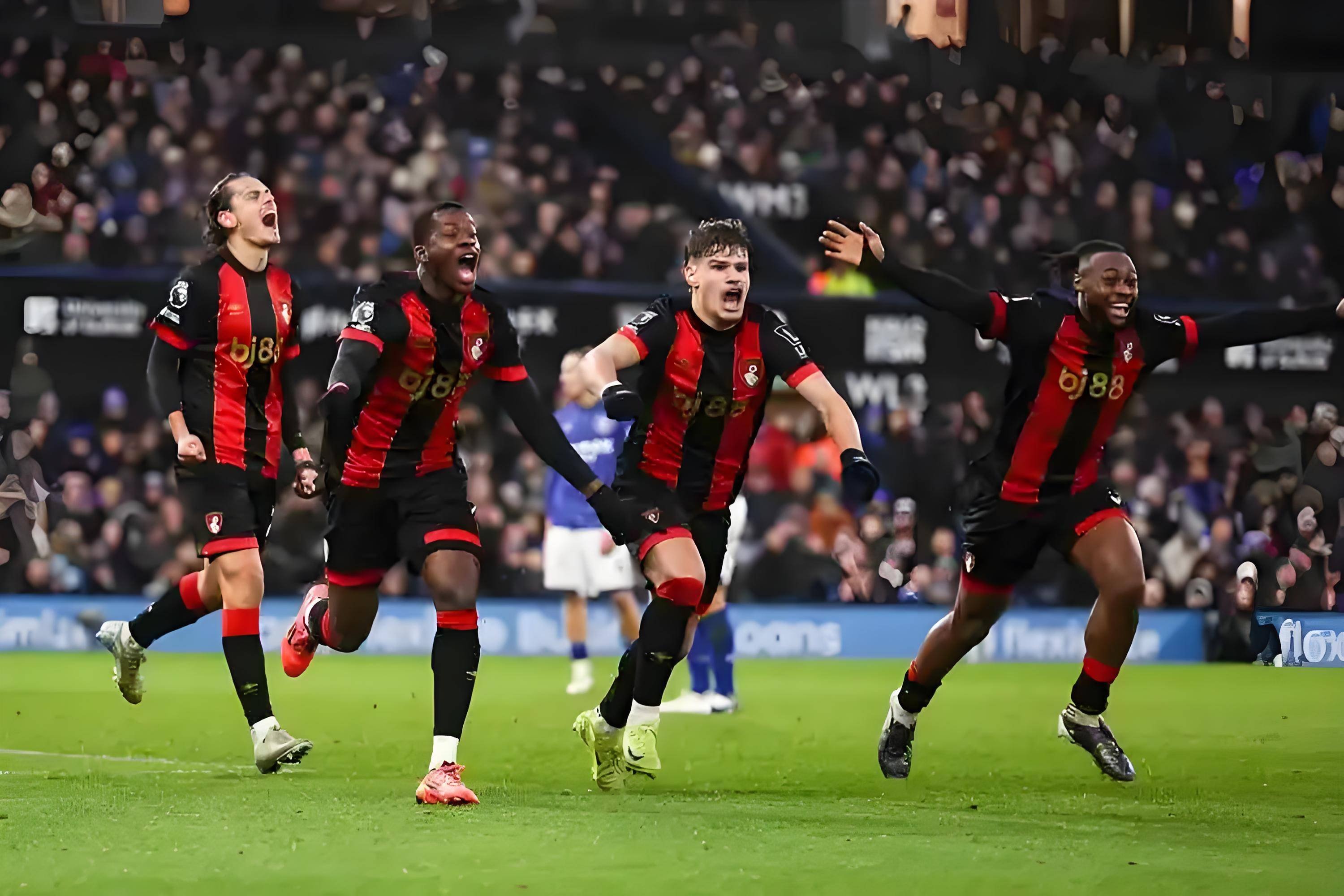 哈德斯菲尔德主场不敌阿斯顿维拉,降级风险加大 哈德斯菲尔德主场不敌阿斯顿维拉,降级风险加大