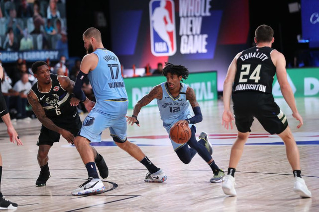 包含加拿大队遭遇逆转，惊险一刻的词条