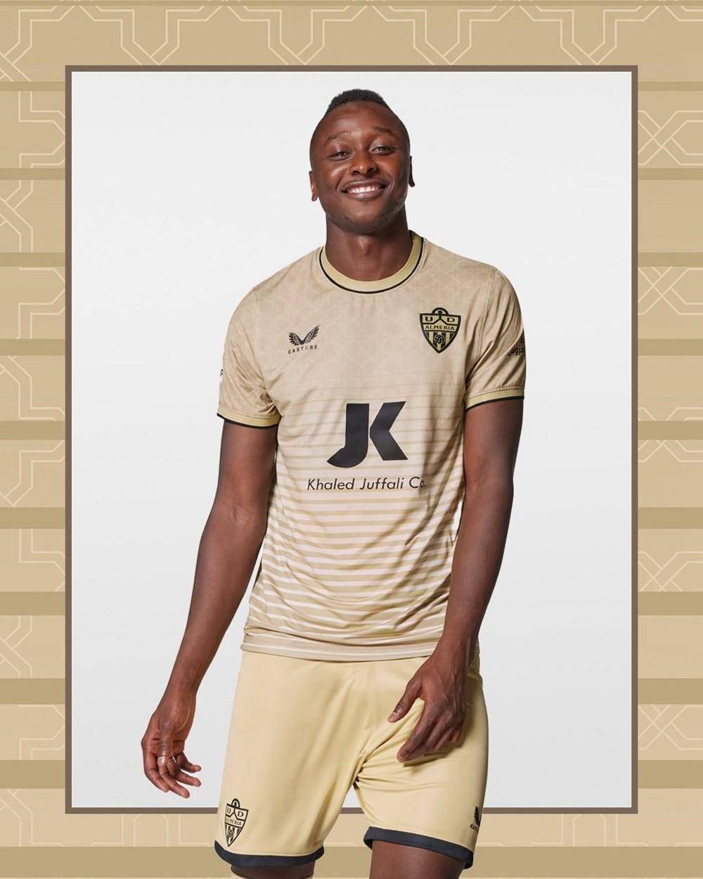 阿尔梅里亚客场奋力，止住颓势