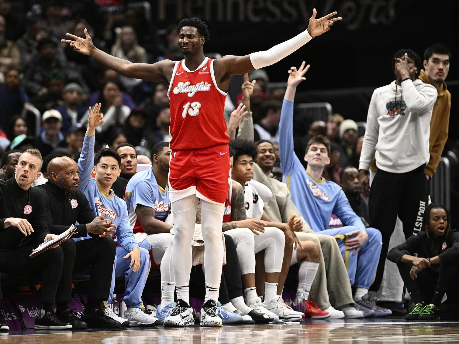 灰熊队客场战胜独行侠队,取得宝贵胜利的简单介绍 灰熊队客场战胜独行侠队,取得宝贵胜利的简单介绍