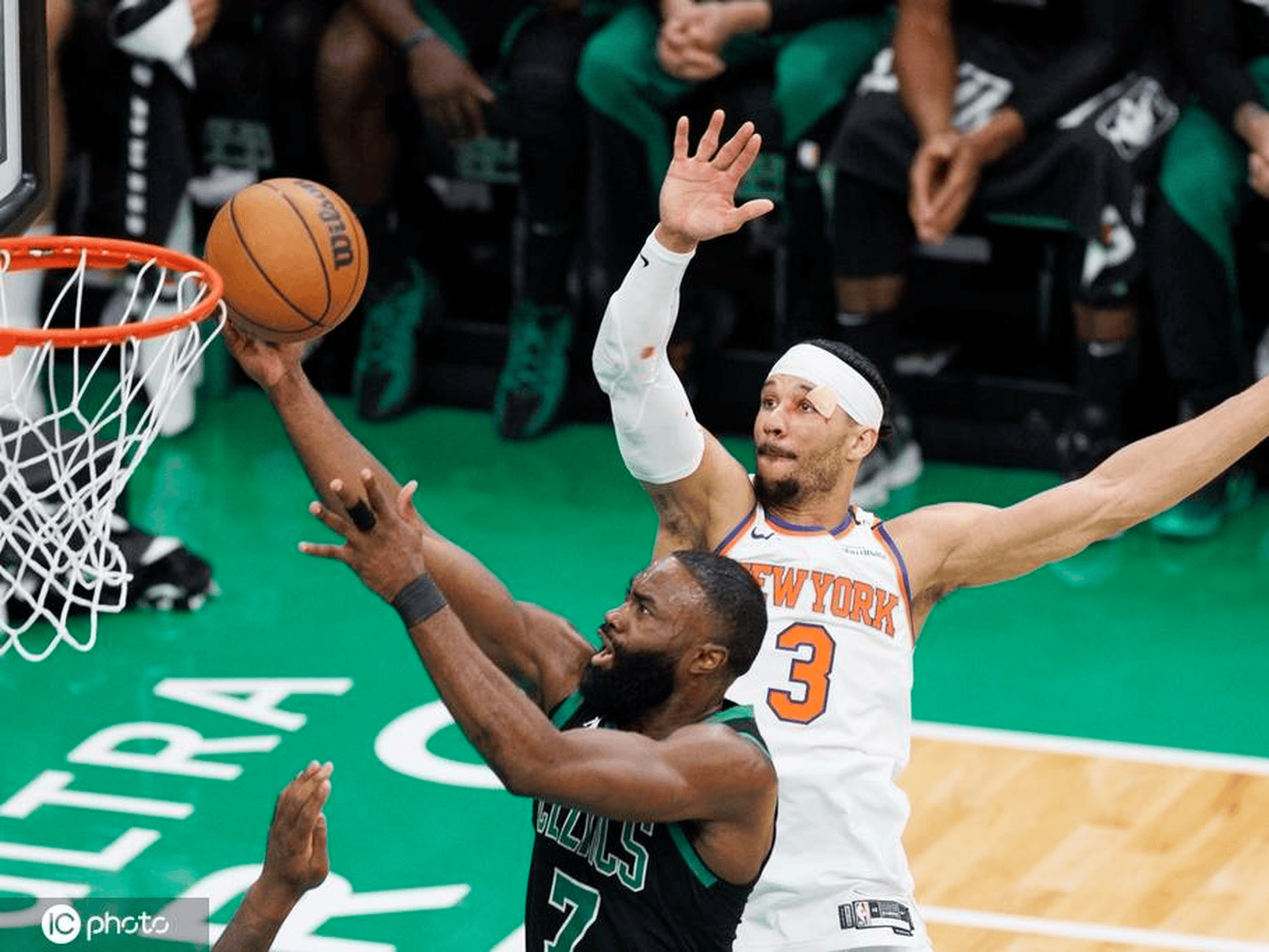 关于德国男篮鏖战法国男篮，杰伦·布朗打破历史纪录的信息