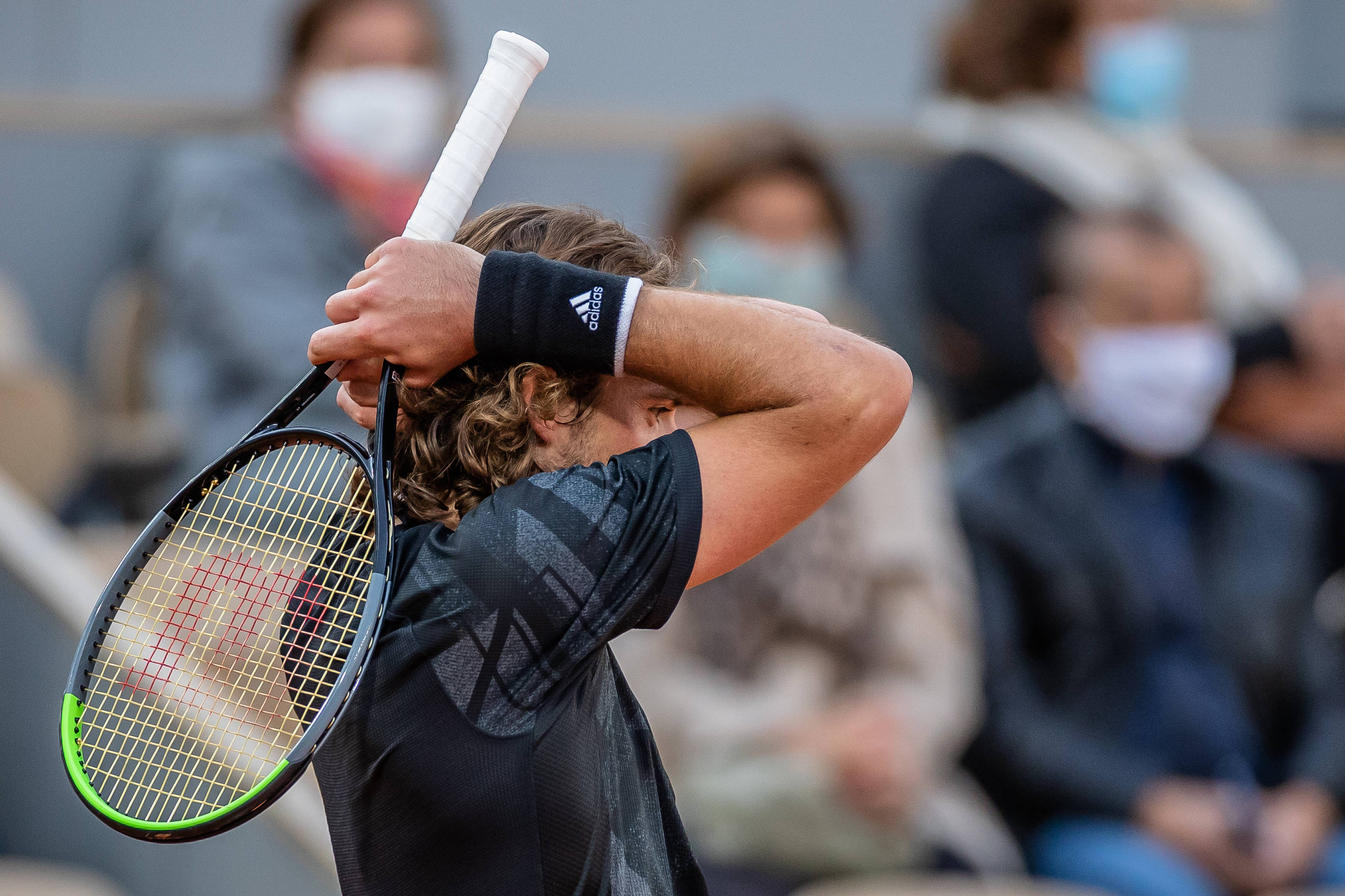 包含法国网球队横扫美国网球队，西西帕斯绝境逆转的词条