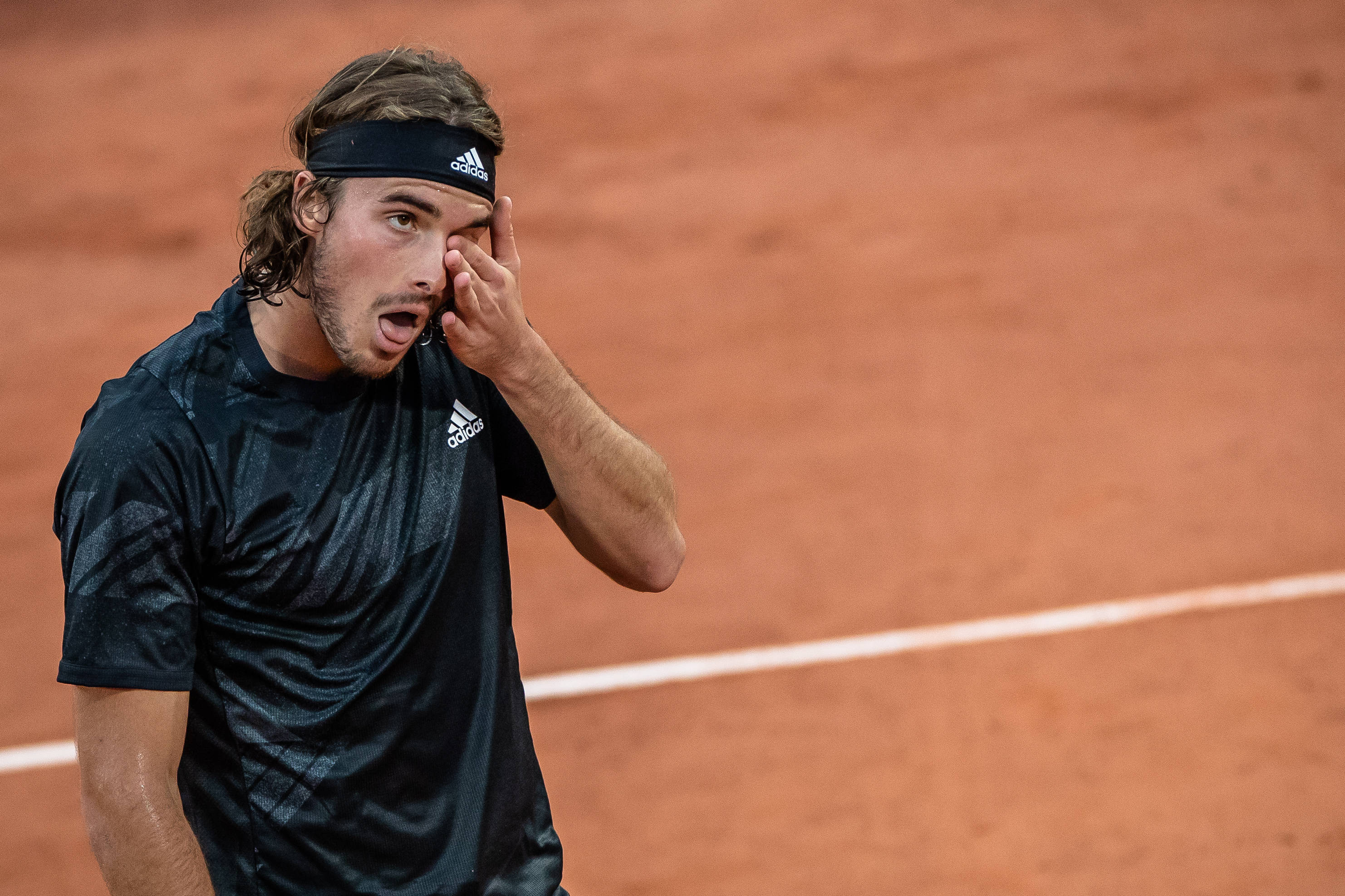 包含法国网球队横扫美国网球队，西西帕斯绝境逆转的词条