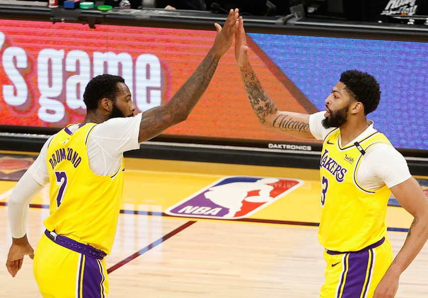 包含湖人完胜热火，巴图姆三分雨点燃全场的词条