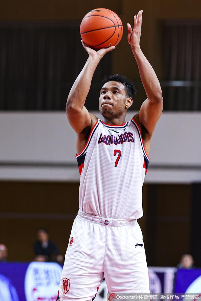 关于广东队力克广州队,布克惊艳四座的信息 关于广东队力克广州队,布克惊艳四座的信息