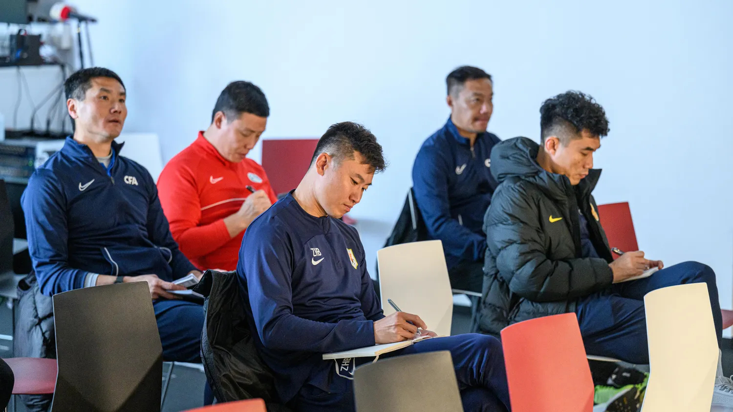 包含年轻球员前往国外足球训练基地接受技术支持的词条 包含年轻球员前往国外足球训练基地接受技术支持的词条