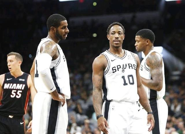 包含火箭炒米奇总决赛高富帅，哈登狼少真诚联系合影的词条