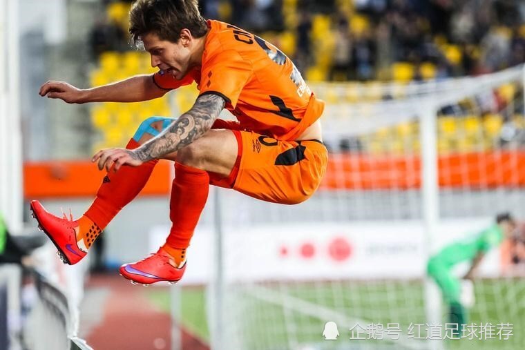 俄罗斯足球超级联赛进入决赛阶段，球队士气高涨的简单介绍