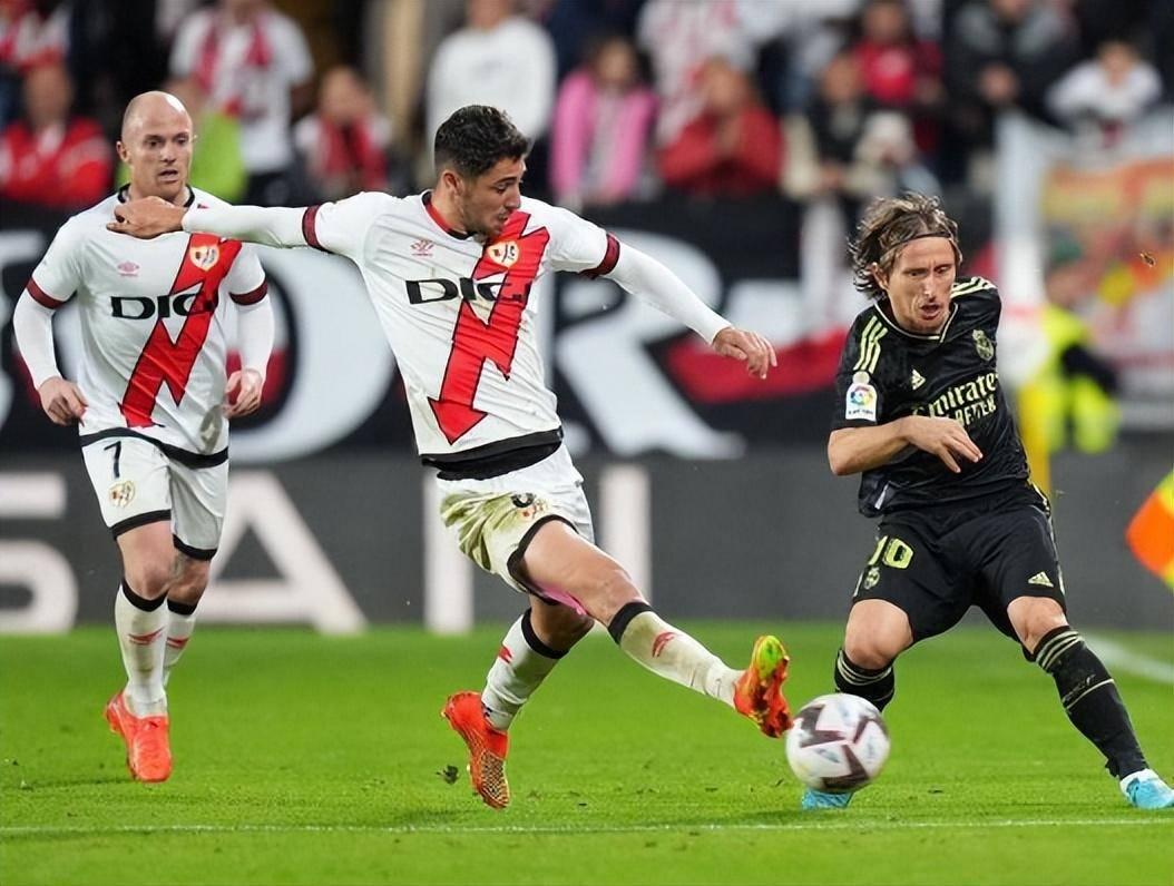 包含阿拉维斯客场惨败，未能抵挡巴列卡诺攻势！的词条