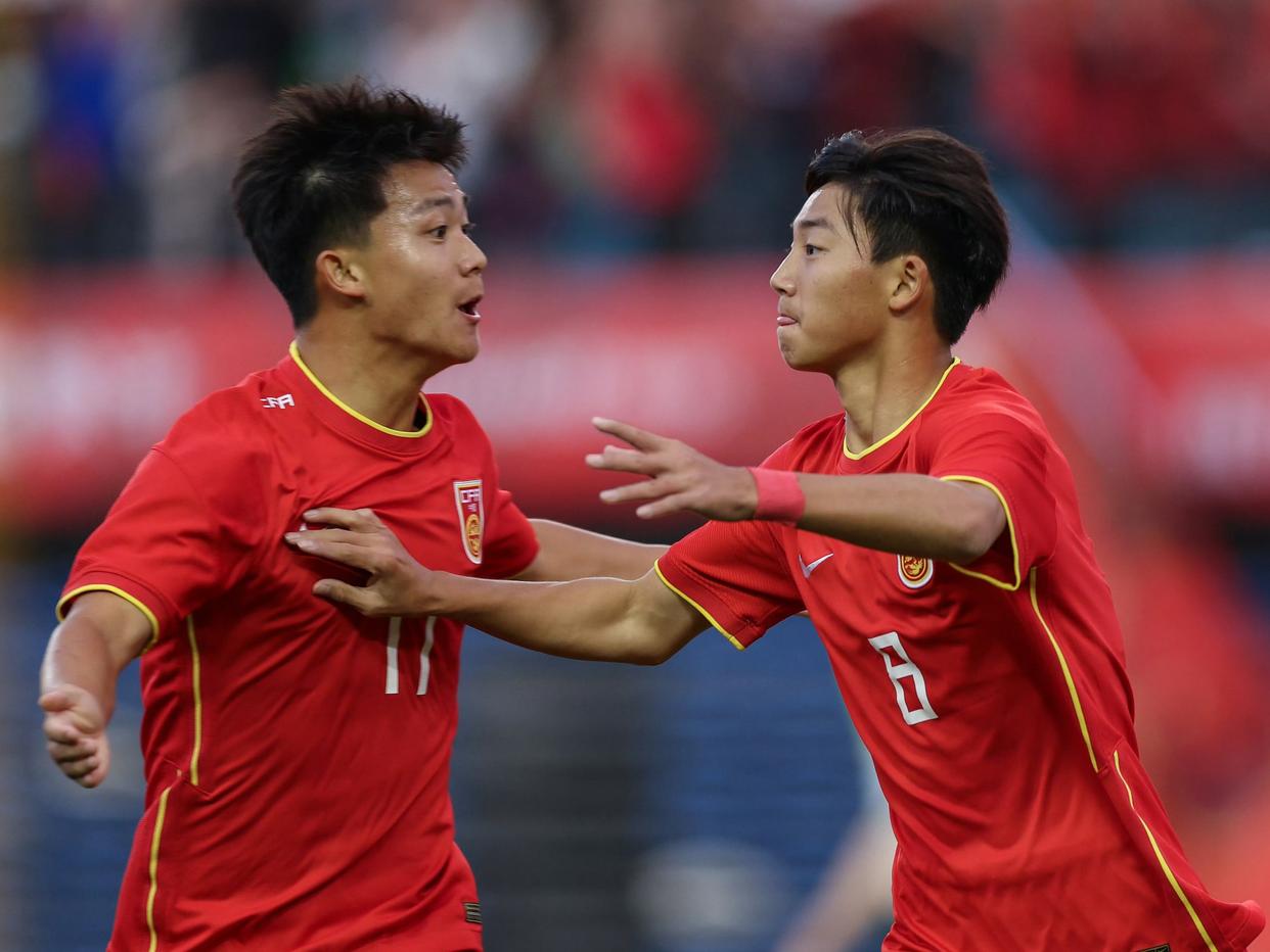 国家队球员团结协作,取得关键胜利 国家队球员团结协作,取得关键胜利