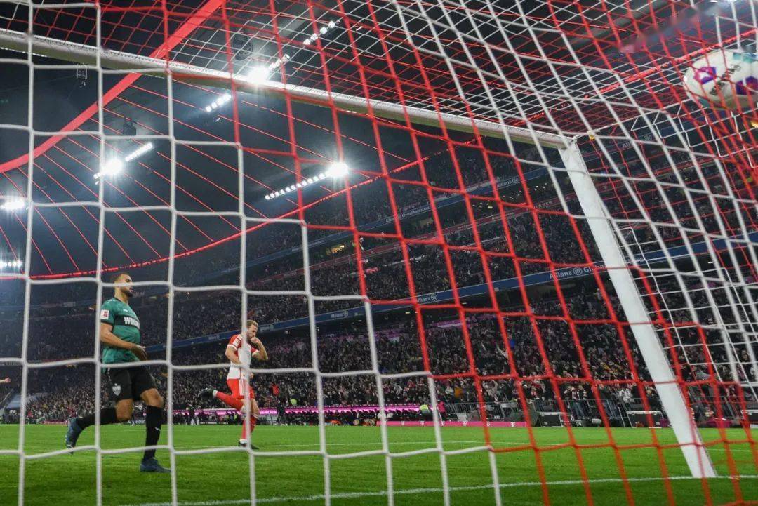 斯图加特球员努力拼搏,斩获重要胜利的简单介绍 斯图加特球员努力拼搏,斩获重要胜利的简单介绍