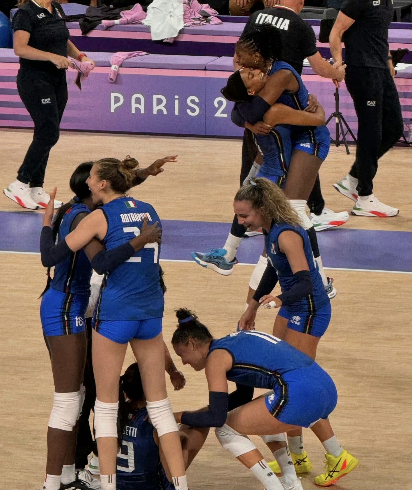 意大利女篮成功挺进奥运半决赛 意大利女篮成功挺进奥运半决赛