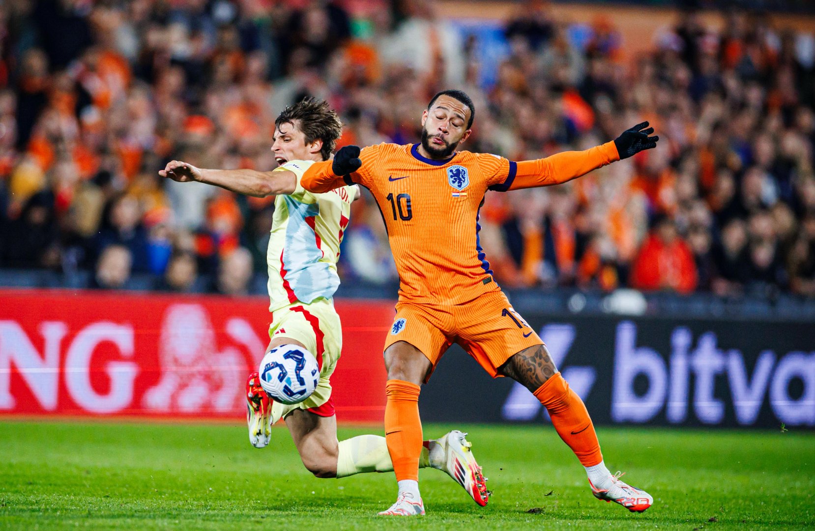 欧洲联赛强队交锋激烈角逐引发球迷关注 欧洲联赛强队交锋激烈角逐引发球迷关注