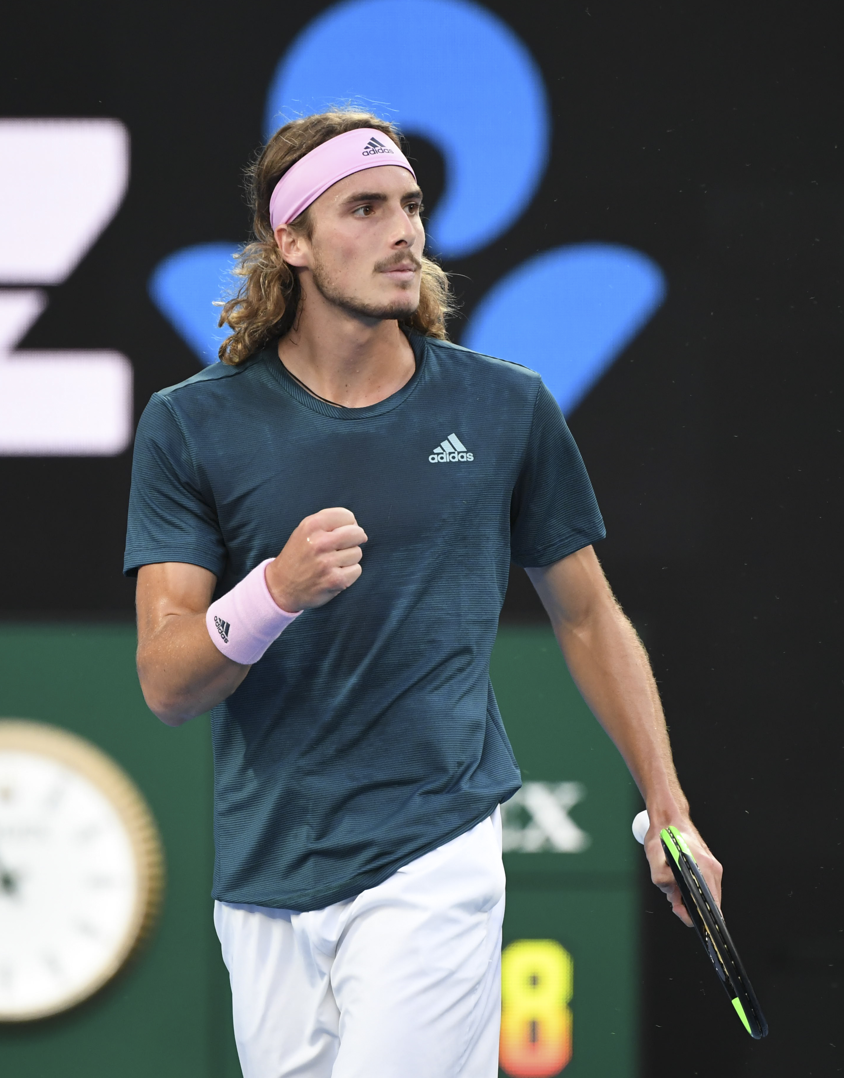 包含澳大利亚网球队翻盘日本网球队，西西帕斯惊艳世界的词条