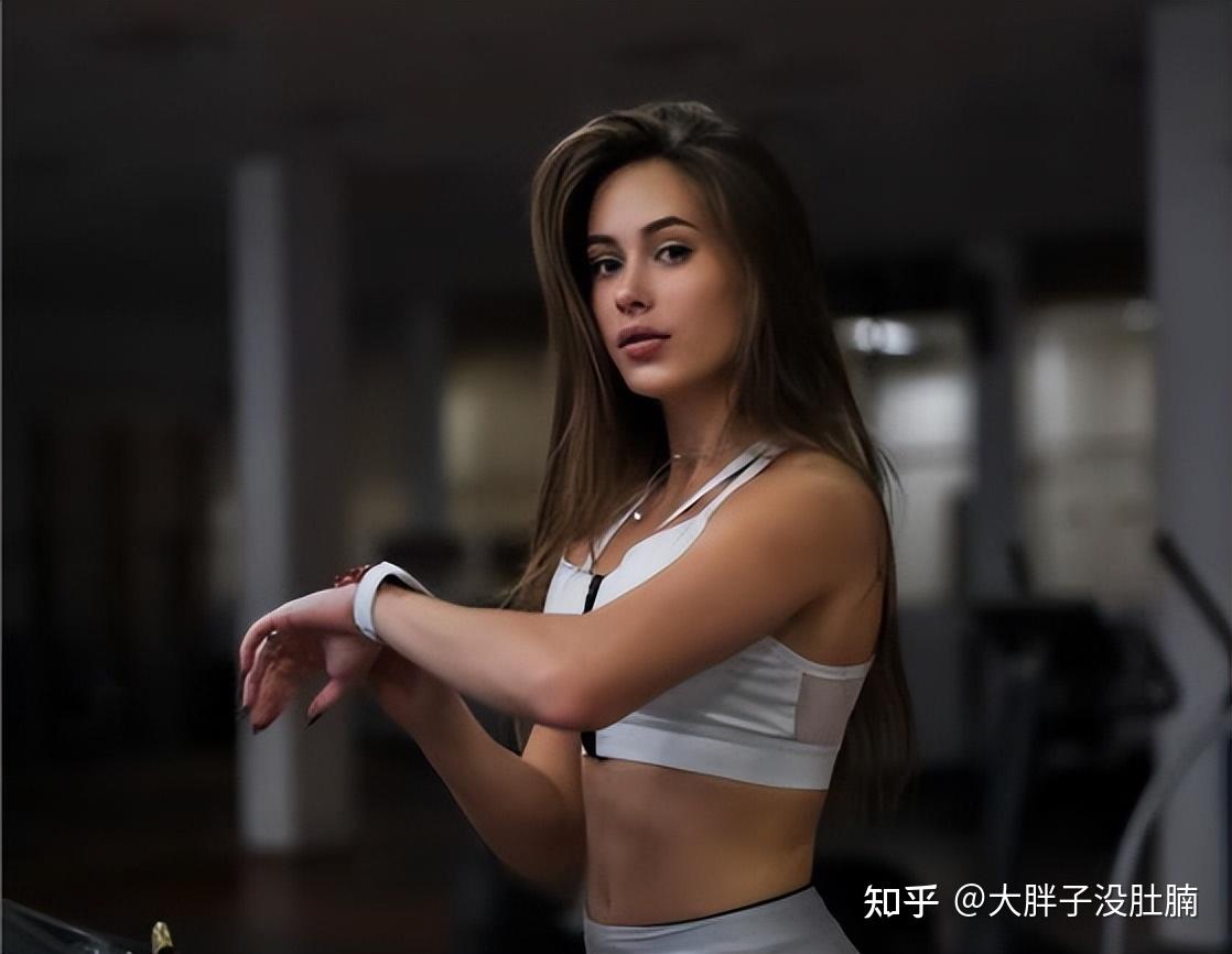 包含俄罗斯运动员表现抢眼，突破难关夺冠的词条