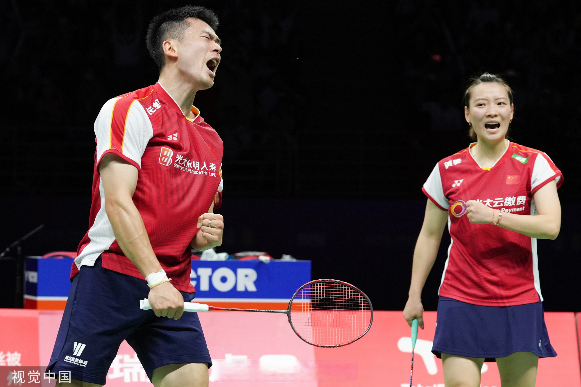 印尼队鏖战丹麦队，郑思维扛起全队