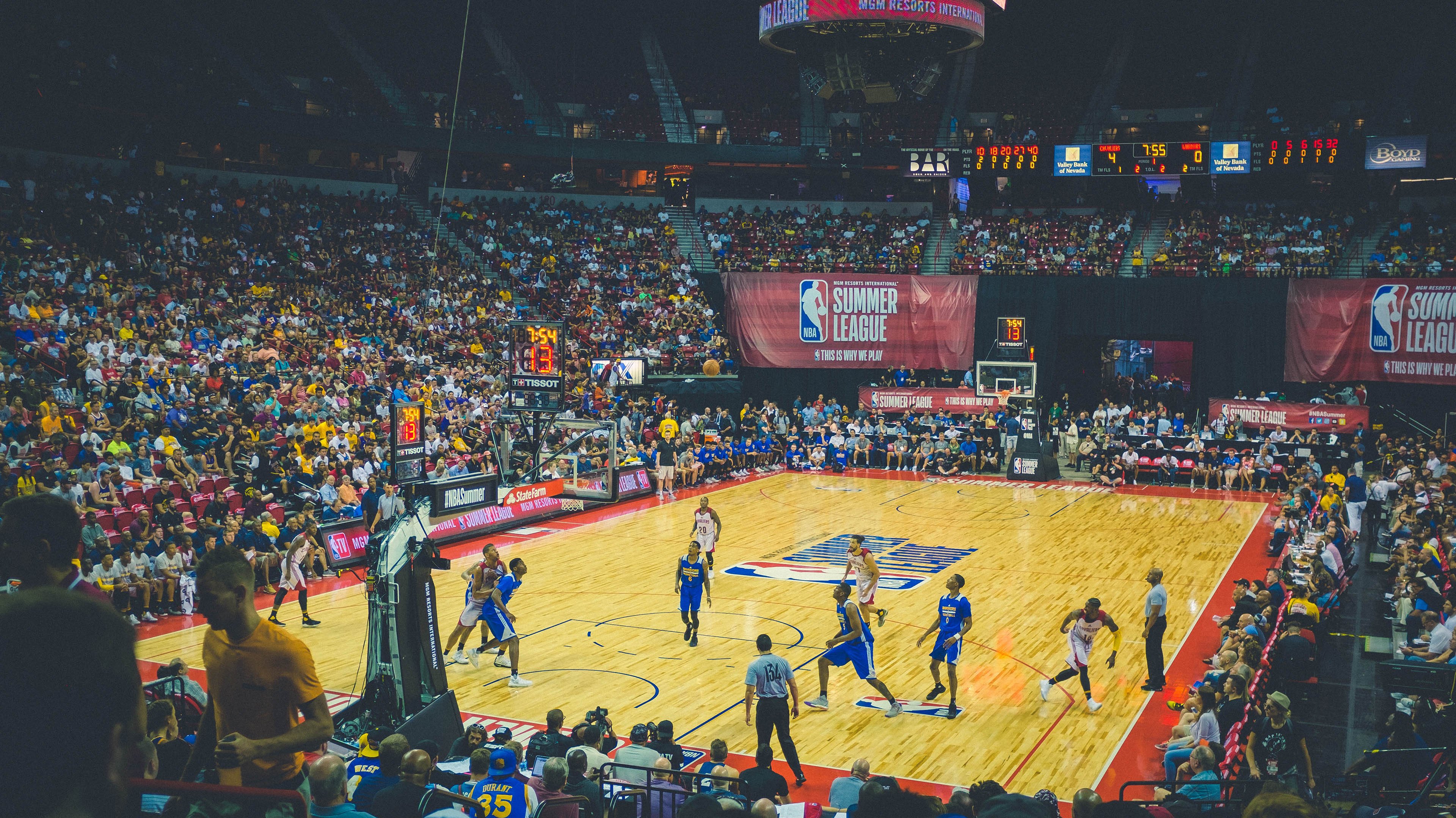 森林狼收割老鹰，利拉德关键进球定乾坤