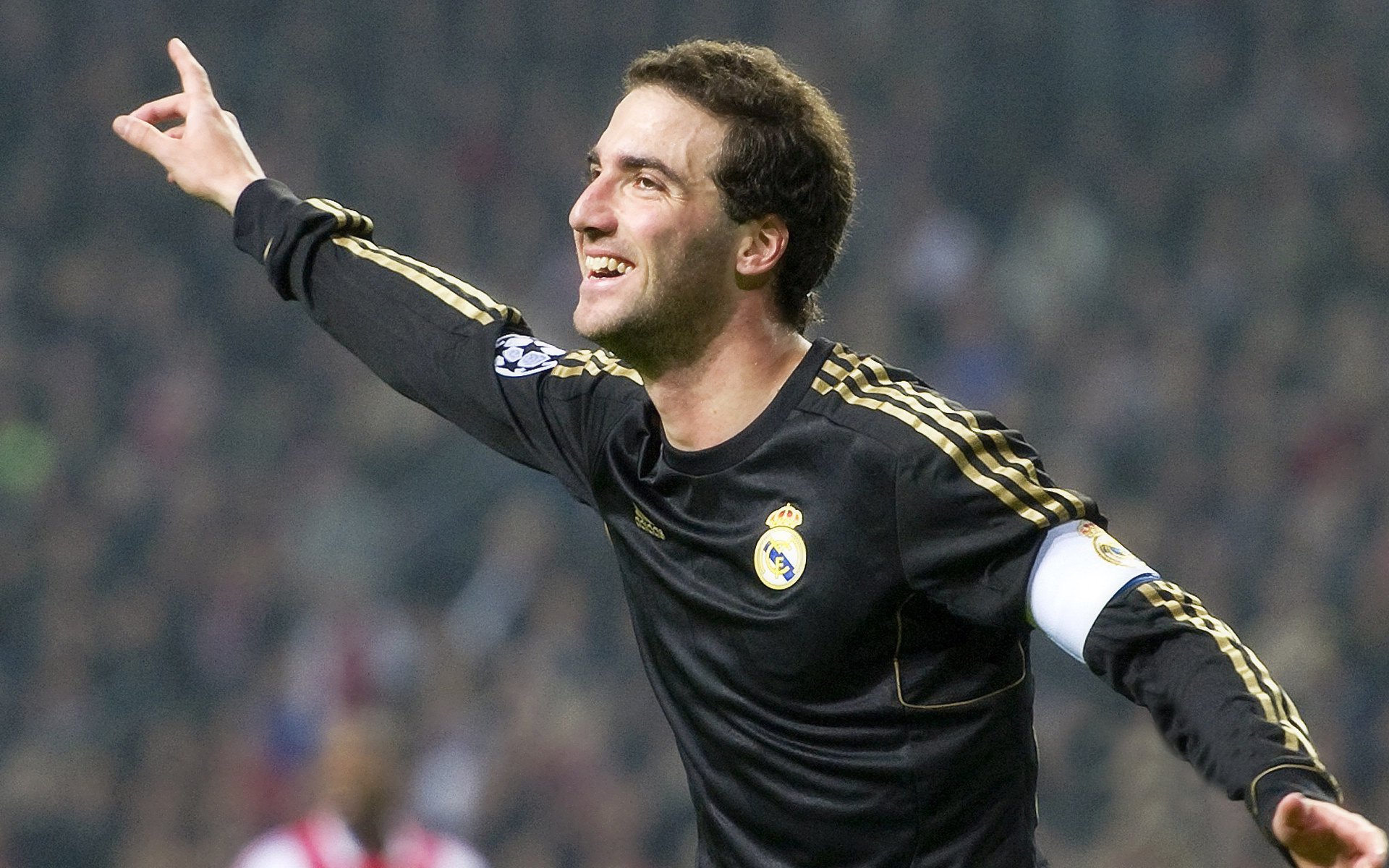 奥运周期关键战之夜,阿尔瓦雷斯冠军级表现点燃赛场