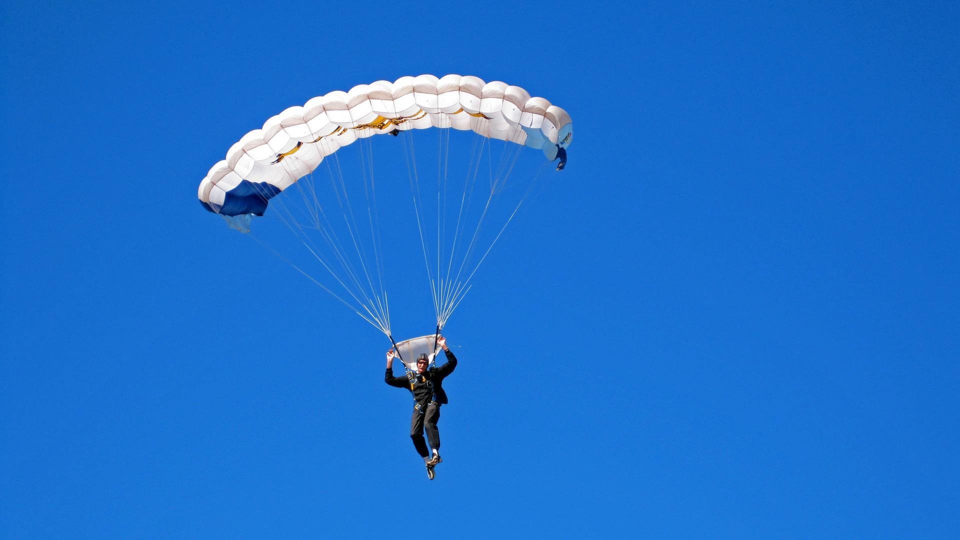 双线传奇，骑士铁骑踏破华南虎，约基奇奥运前夜展露统治级接管