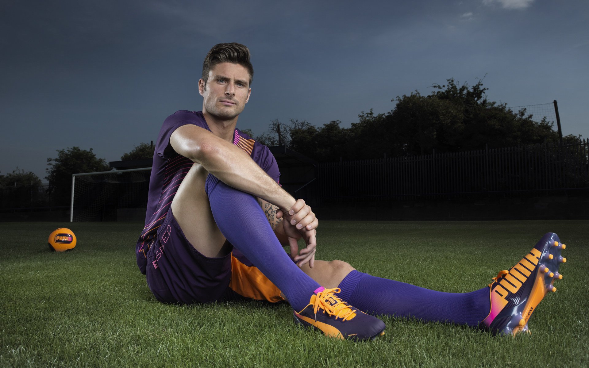 赛道与球场的双重爆冷，F1年度争冠焦点战与雄鹿爆冷开拓者的启示