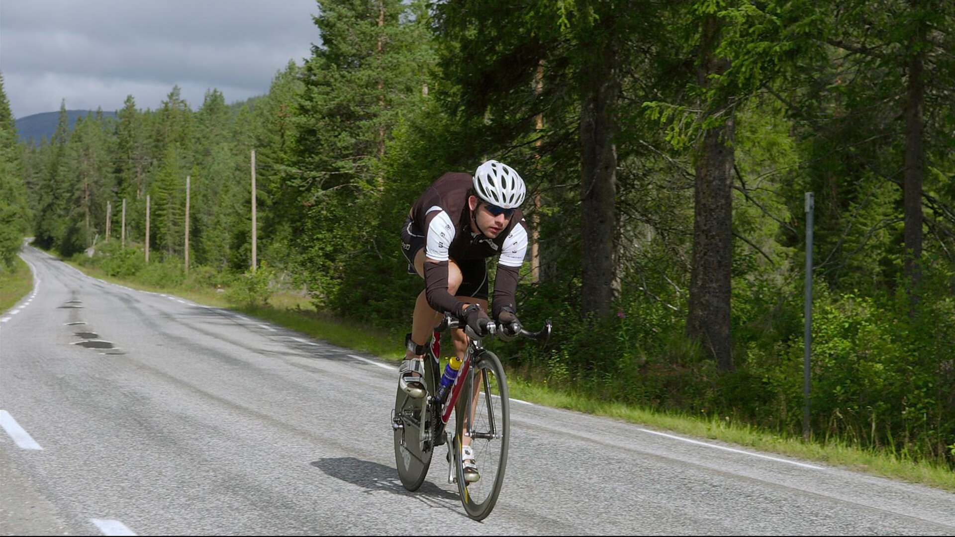 意甲焦点战中的非洲锋刃,喀麦隆收割者让芬兰足球反思