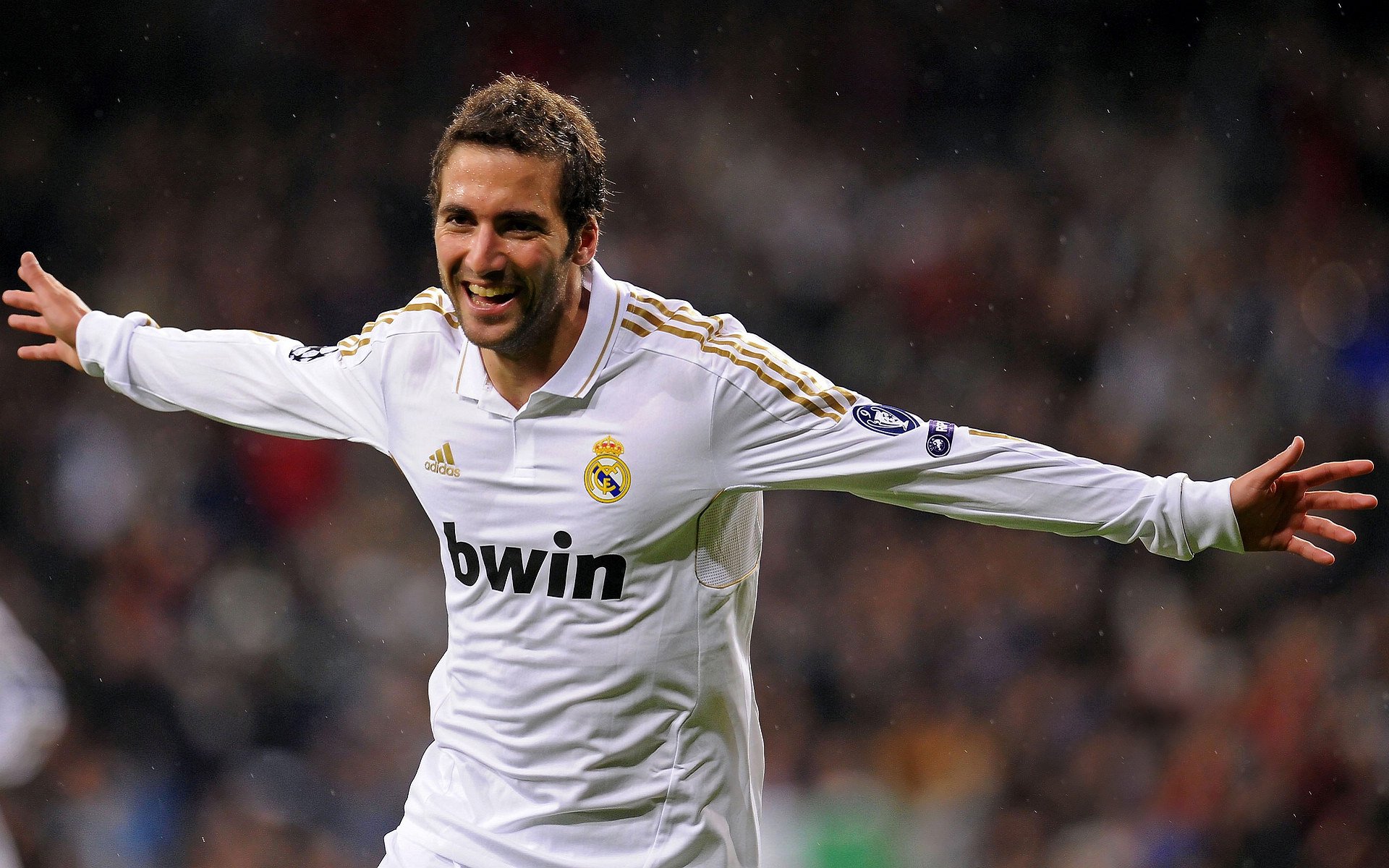 跨界主宰，从NBA封锁到绿茵接管，欧文的双面传奇